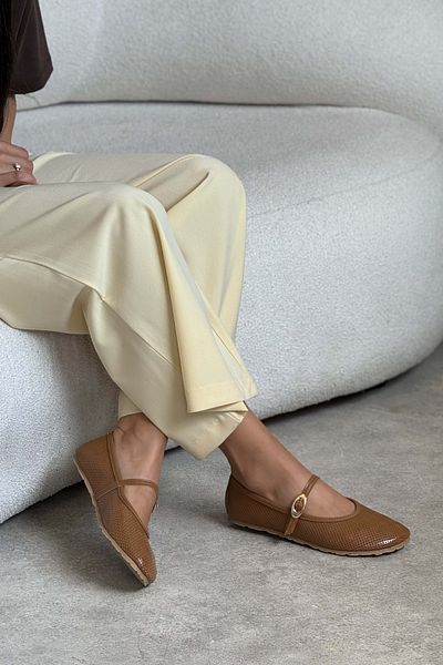NİŞANTAŞI SHOES Bonbon Caramel Matte Belt Detailed Flat Sole Women's Ballerinas