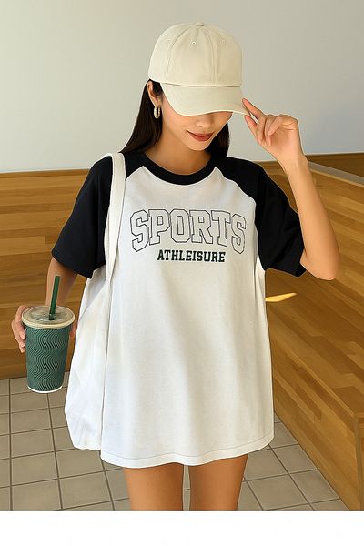 CLAYES Спортна тениска Athleisure с бял боди и черен ръкав - тениска с голям размер и кръгло деколте