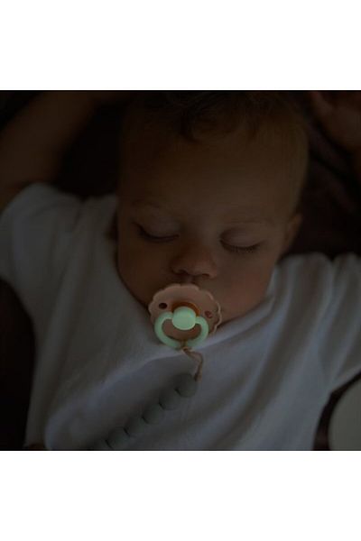 Frigg Daisy Rubber Pacifier - 0-6 Months Blush Night Glowing - in the Dark