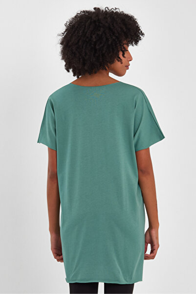 AMAZING CRASH Kadın V Yaka Yırtmaçlı Oversize Basic Tişört