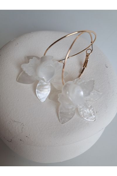 BHR AKSESUAR White Three-Dimensional Hoop Flower Earrings
