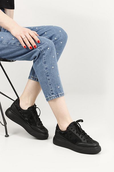 GÖNDERİ(R) Women's Black Printed Lace-Up Wedge Sole Comfort Sneaker