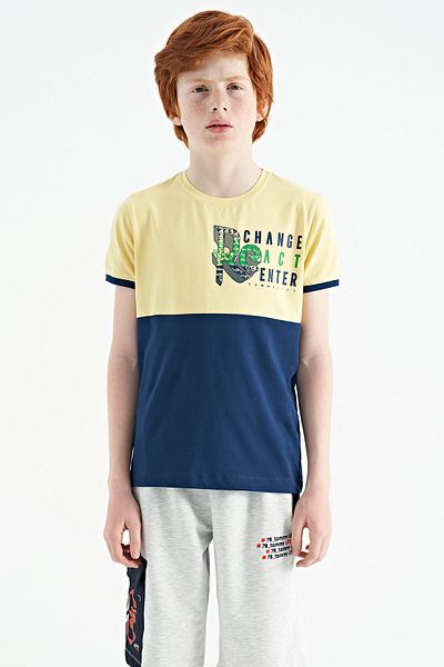 TOMMY LIFE Момчешка тениска с подробен цветен блок със стандартна шарка и деколте в жълт цвят - 11107