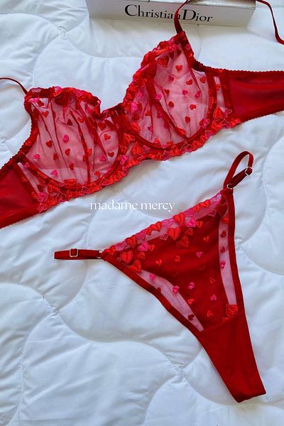 Madame Mercy Large Size Underwire Breast Lifting Red Heart Detailed Underwear Set