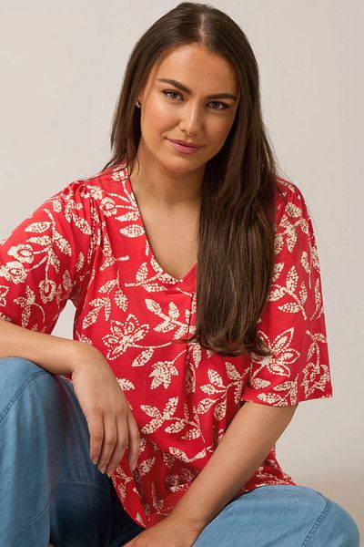 Stil Diva Блуза с V-образно деколте и къс ръкав, плисирана отпред, с шарка от ликра, голям размер 616172
