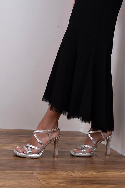 sovrana Thin Strap Platform Heeled Shoes Silver Metallic