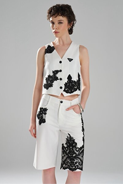 tw3 Γυναικείο σορτς βερμούδα με δαντέλα με απλικέ σχέδιο