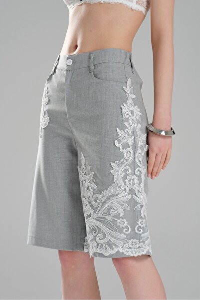 tw3 Γυναικείο σορτς βερμούδα με δαντέλα με απλικέ σχέδιο