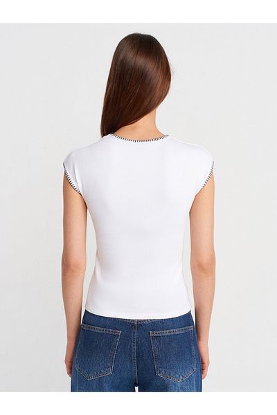 Dilvin 31814 Contrast Stitch Detailed T-Shirt-White