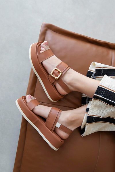 STRASWANS Martina Women's Buckle Detail Daily Leather Sandals Tan