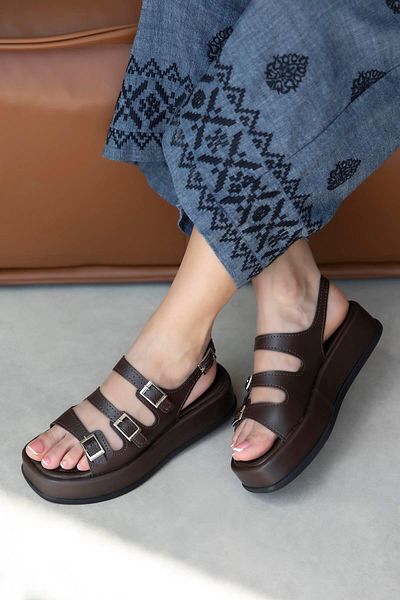 STRASWANS Layana Women's Buckle Detail Daily Leather Sandals Brown