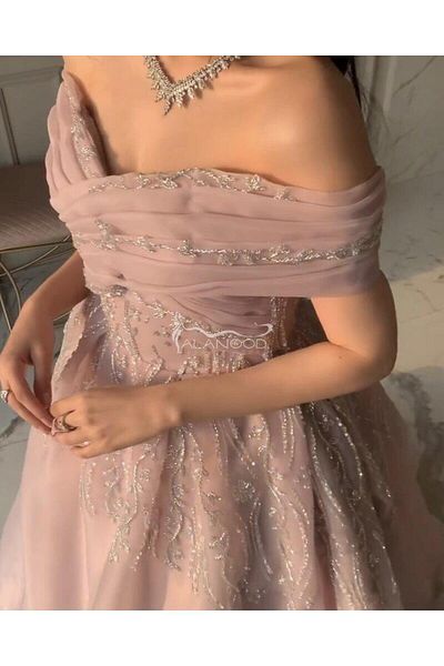 ALANOOD FASHION Elegant, hand-embroidered, luxurious, light-flesh-colored queen dress