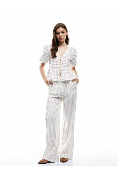 Koton Bluză din amestec de in, cu decolteu în V, mâneci scurte tip balon și d...