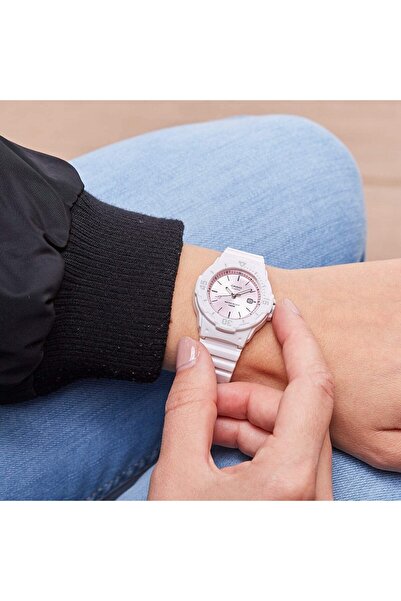 Casio Ladies watch, Casio, Collection LRW LRW-200H-4E3