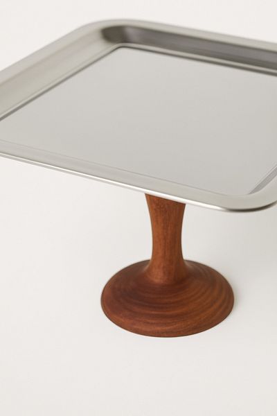 Mirilliahome Metal Presentation Plate and Serving Plate with Wooden Legs – Presentation Tray