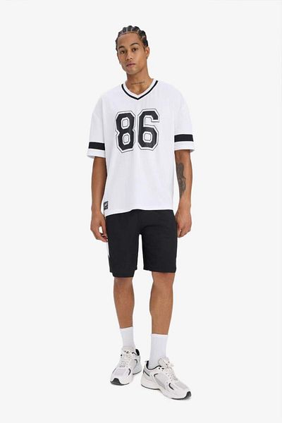 DeFacto Fit Quick Dry Oversize Φαρδύ μοτίβο με λαιμόκοψη V με στάμπα αθλητικό κοντομάνικο μπλουζάκι E4118ax25sm