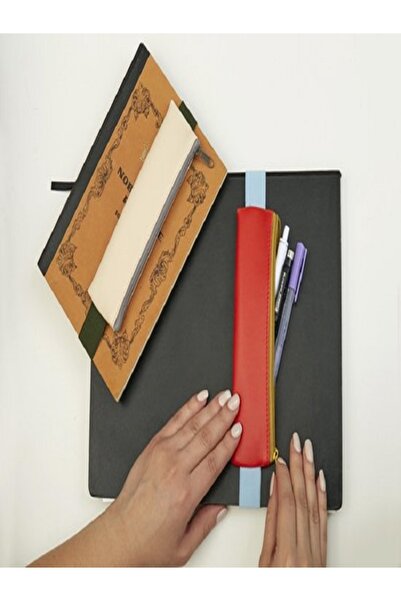 Kikkerland Defter Üstü Lastikli Kalem Kutusu