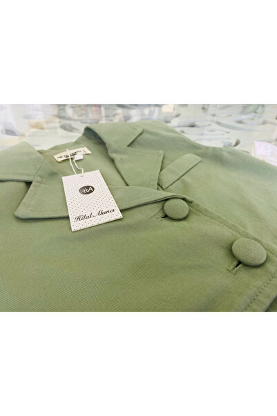 Marka Sensin Kids Girl's Special Design Fabric Covered Button Detailed Padded Vest White Badi Pleated Skirt 3-Piece Set