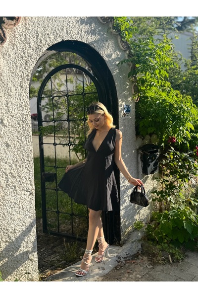 FEHUBLOOM Siyah Askılı Volanlı Kısa Elbise