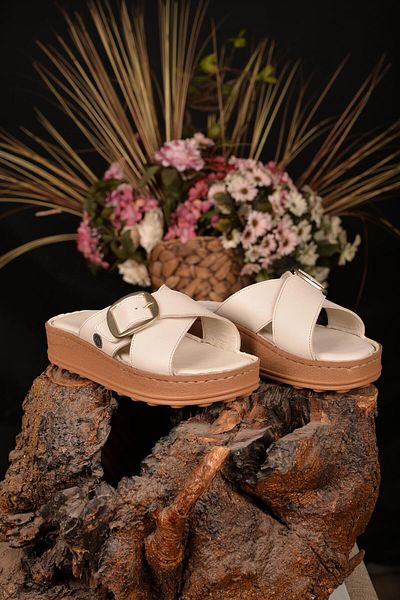 Mammamia Women's Anatomical Orthopedic Genuine Leather Comfortable Padding Sole Slippers Stylish and Nice Appearance