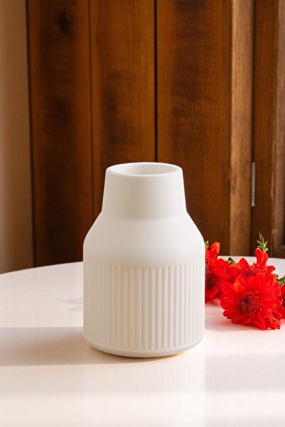 ERSE HOME Sıska Formlu Beyaz Dekoratif Beton Vazo – Modern Çizgili Tasarım