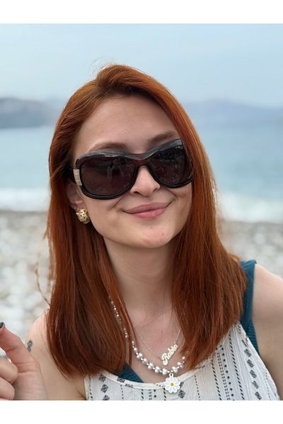 Ferrucci Stylish Women's Sunglasses with Brown Oval Frame and Gold Metal Detail
