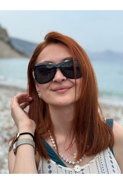 Ferrucci Black Oval Framed Gold Metal Detailed Stylish Women's Sunglasses