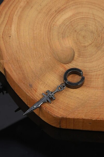 Lynare Sıkıştırmalı Trend Kılıç Model Sallantılı Erkek Çelik Siyah Küpe 1 Adet