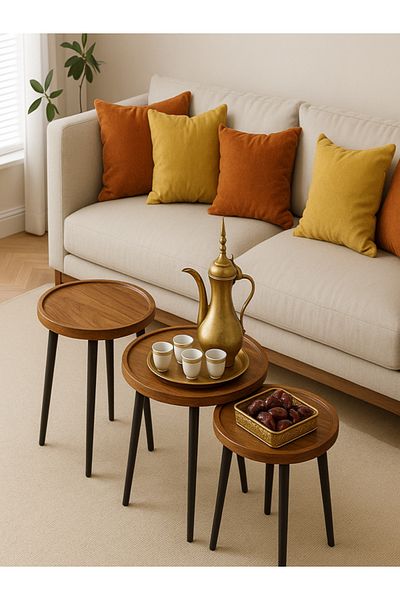 Un Set of 3 tables with an elegant wooden design that fits every corner of your home.