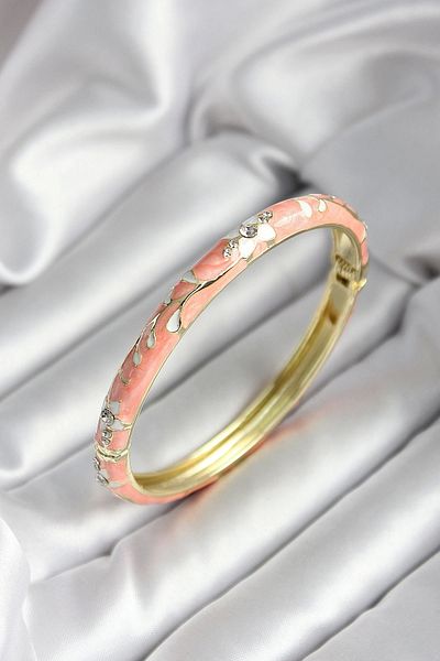 STOREMAX Mineli Brass Puppy Mouth Flower Patterned Zircon Stone Gold Color Women's Handcuffs