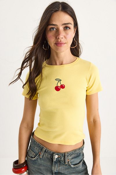 Bianco Lucci Women's Cherry Embroidered Ribbed Basic Crop T-Shirt 4053 60283400