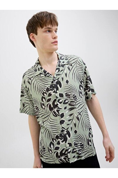 REBEL By Styli قميص مطبوع بأكمام قصيرة وياقة منتجع