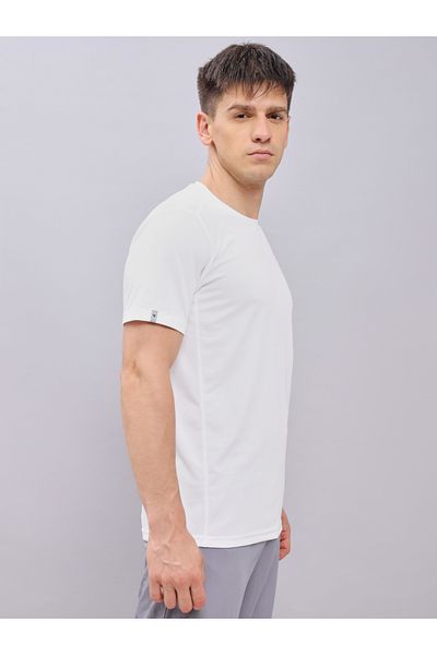 Technosport By Styli تي شيرت بقصّة Slim Fit ورقبة دائرية سادة بمقاس كبير مع TECHNOCOOL+