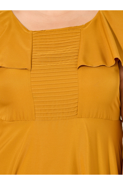 Styli Plus Size Solid Pintuck Detail A-Line Midi Dress