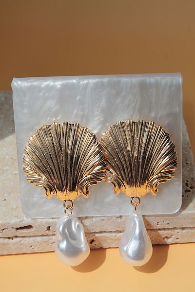 Luvix Design Seashell Form Pearl Detailed Earrings