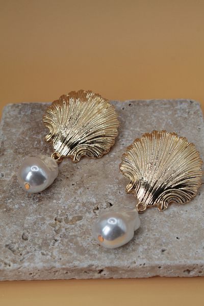 Luvix Design Seashell Form Pearl Detailed Earrings