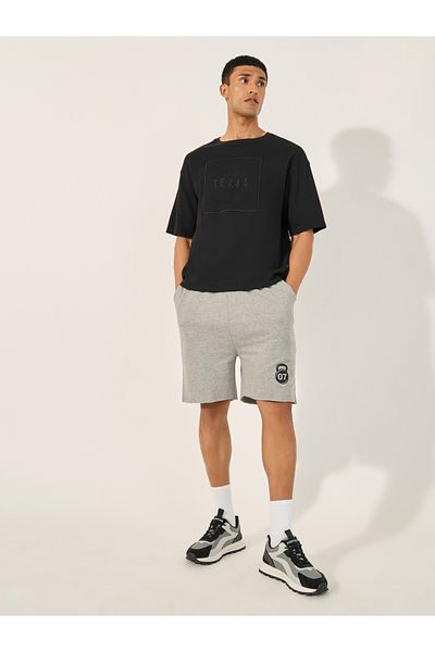 Styli Graphic Print Raw-Edge Hem Shorts
