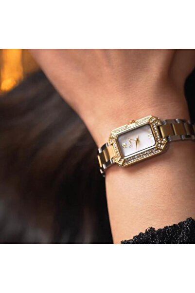 catera ساعة نسائية من الفولاذ باللون الفضي والذهبي