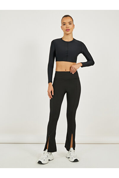 Styli Back Wrap and Peep Long Sleeves Crop Top