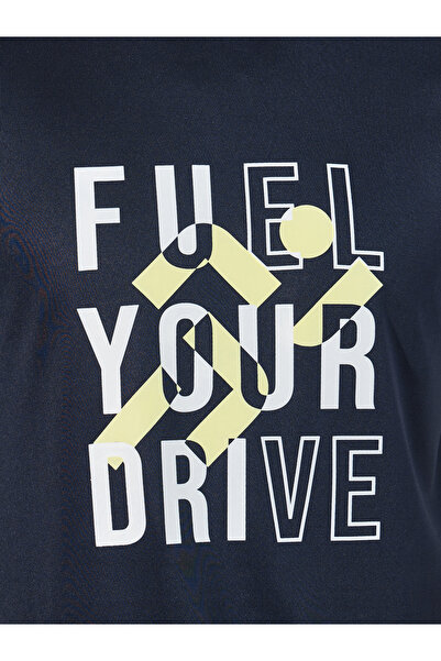 Styli تي شيرت جري بأكمام قصيرة وطبعة شعار