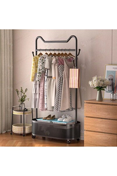 Un علاقة ملابس اسود فاخرة بسلة تخزين تجمع بين الأناقة والتنظيم