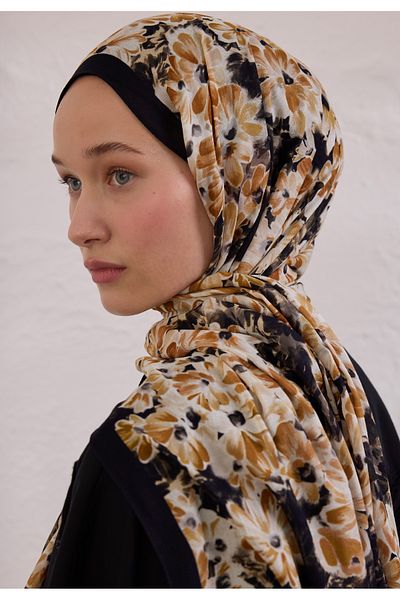 Fresh Cherry Blossom Pattern Rami Shal Black