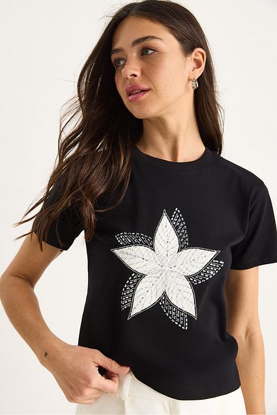 Bianco Lucci Women's Flower Accessory Stone Printed Fit Fit T-Shirt 60602068
