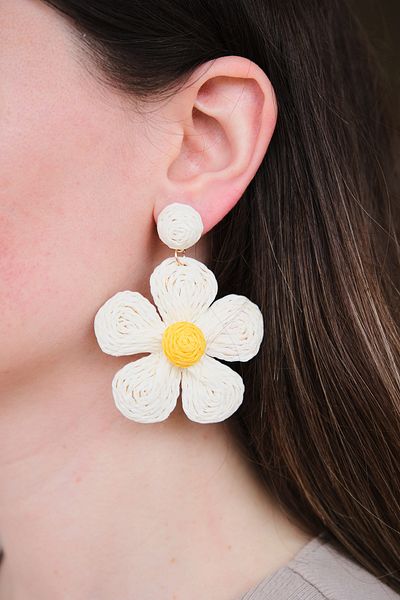 AURRARİ White Straw Plated Dangle Daisy Exclusive Earrings