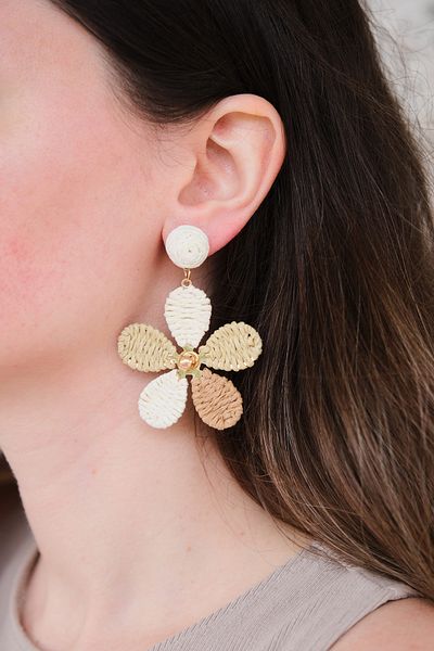 AURRARİ Beige Brown Straw Coated Dangle Daisy Exclusive Earrings