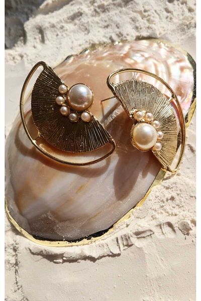 BYP Atelier Pearl Half Moon Earrings Gold