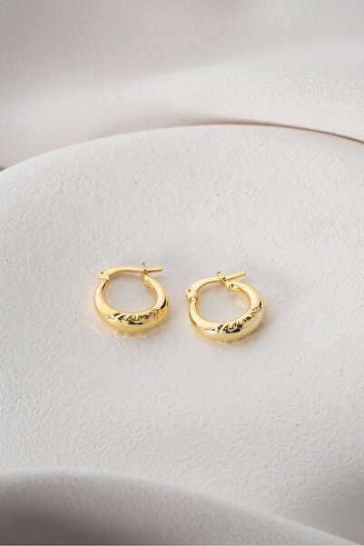 Nereze 925 Ayar Gümüş Gold Rengi Minik Çizgili 15 mm Şarnel Küpe