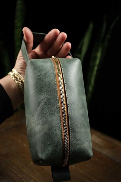 eonaks Dopp Kit Paris - Genuine Leather Elegant Handbag