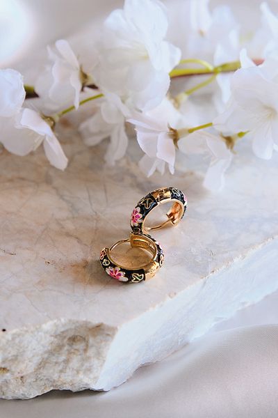 AURRARİ Daisy Blue Black Pink Enamel Hoop Steel Earrings