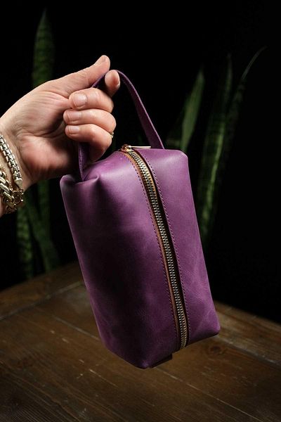 eonaks Dopp Kit Paris - Genuine Leather Elegant Handbag